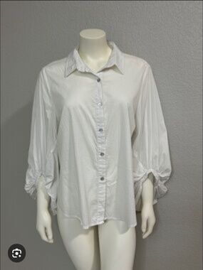 Gianni Bini White Button-Front Blouse with Gathered Sleeve Cuffs